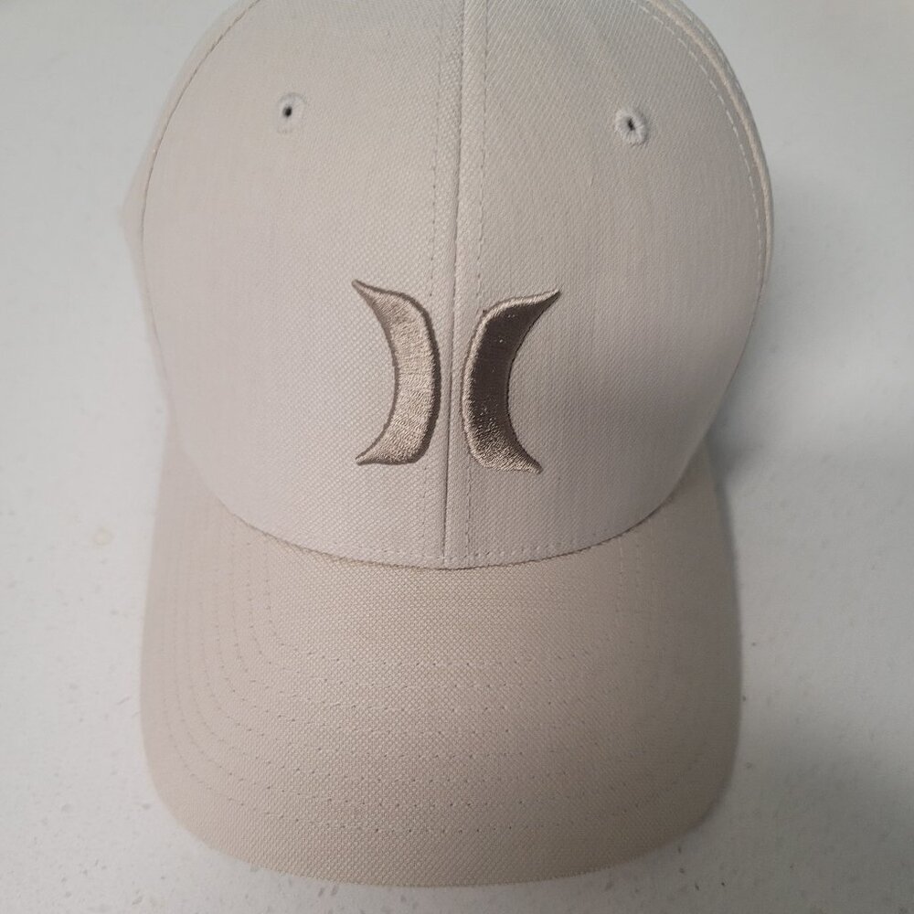 Hurley FlexFit Cream Embroidered Logo Cap Hat Size Small/Medium Pre-Owned Great